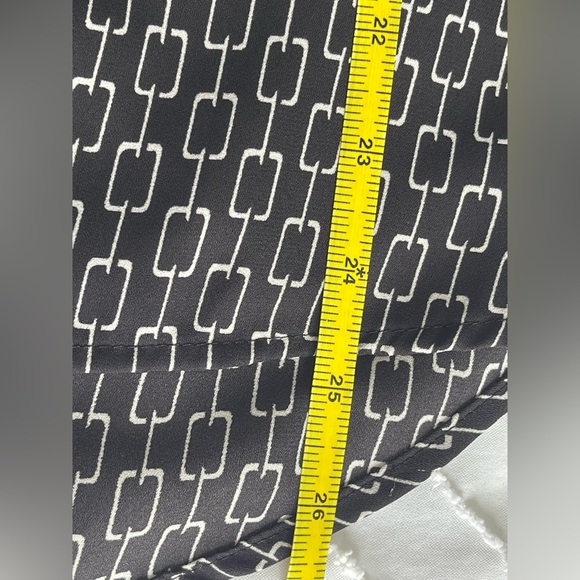 Who What Wear Black White Geometric Pattern Long Sleeve
Button Up Blouse XS - Picture 14 of 14